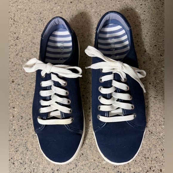 Vionic Sunny Brinley Water Resistant Suede Navy Sneakers Size 8.5 Wide - Picture 3 of 9